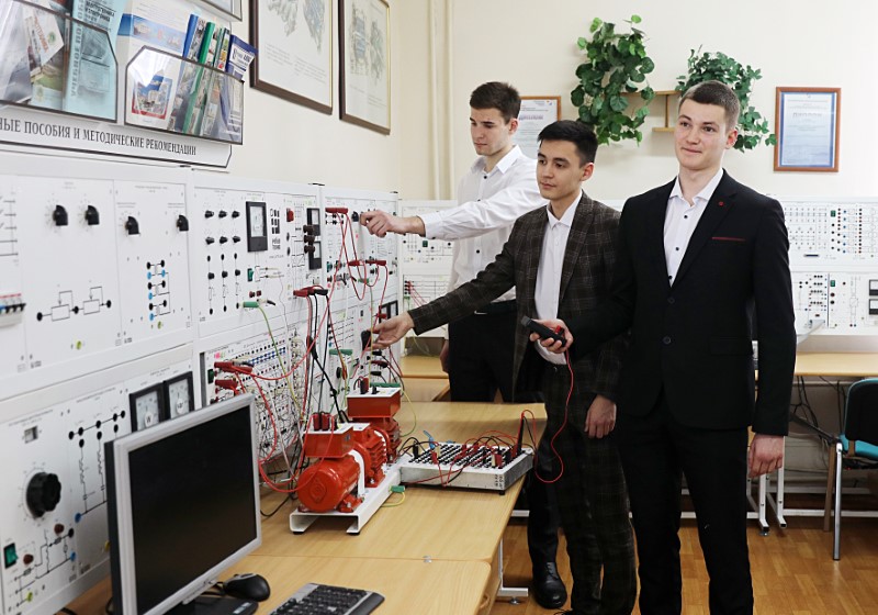 Техник