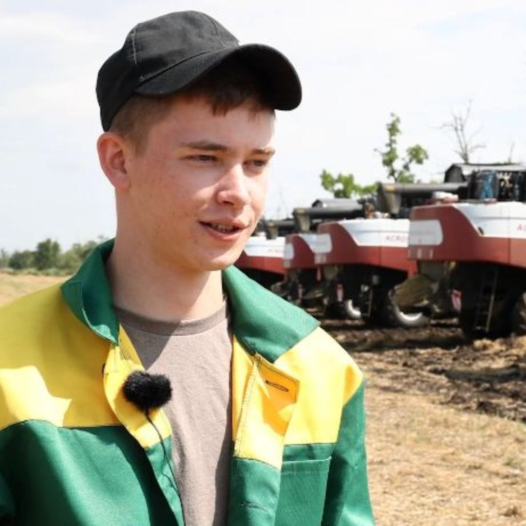 Студенты СтГАУ проходят практику по обслуживанию сельхозтехники