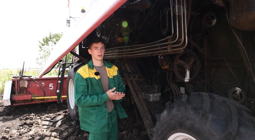 Студенты СтГАУ проходят практику по обслуживанию сельхозтехники