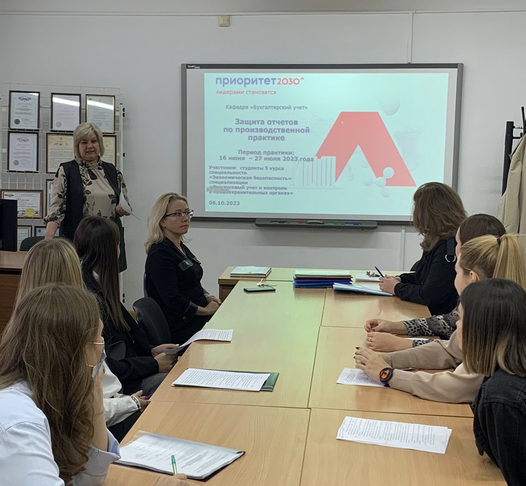 Студенты УФФ защитили отчеты по практике