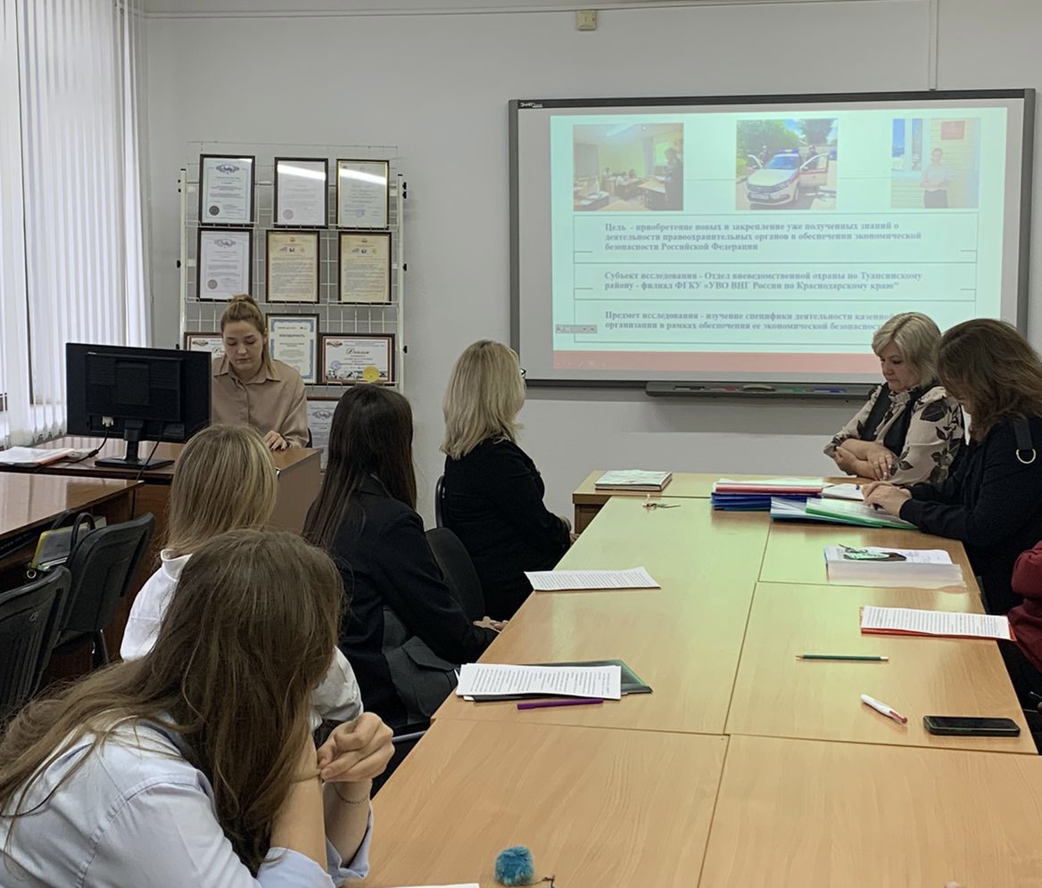 Студенты УФФ защитили отчеты по практике