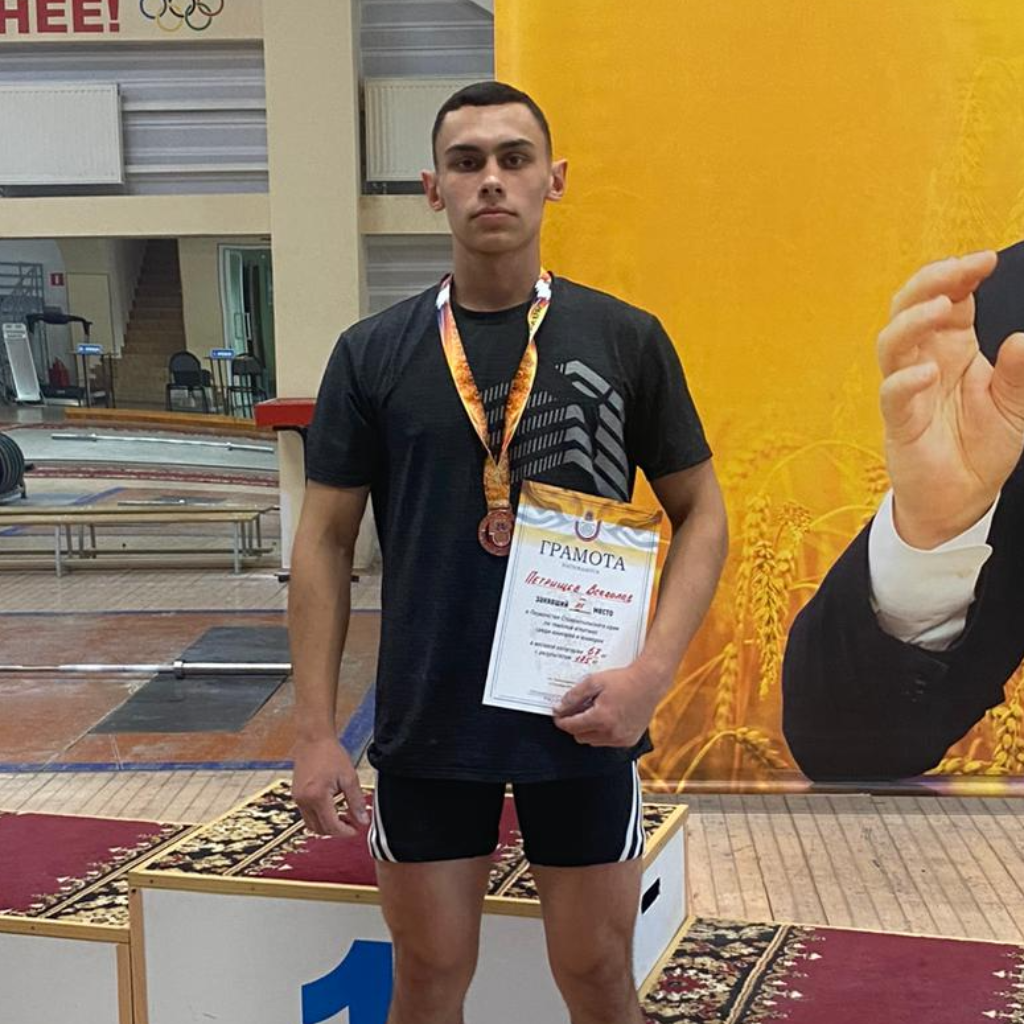 Студенты СтГАУ стали первыми на краевых соревнованиях по тяжелой атлетике