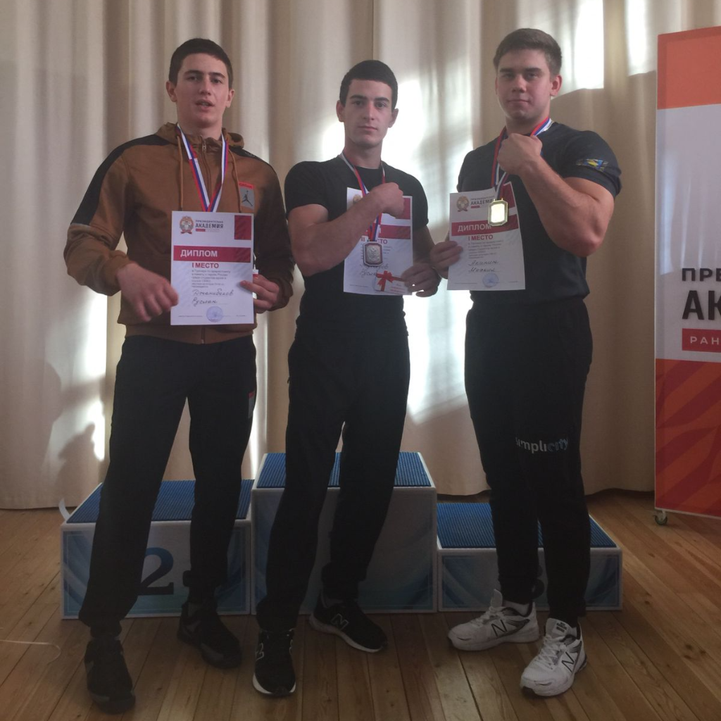 Студенты СтГАУ стали победителями регионального чемпионата по армрестлингу