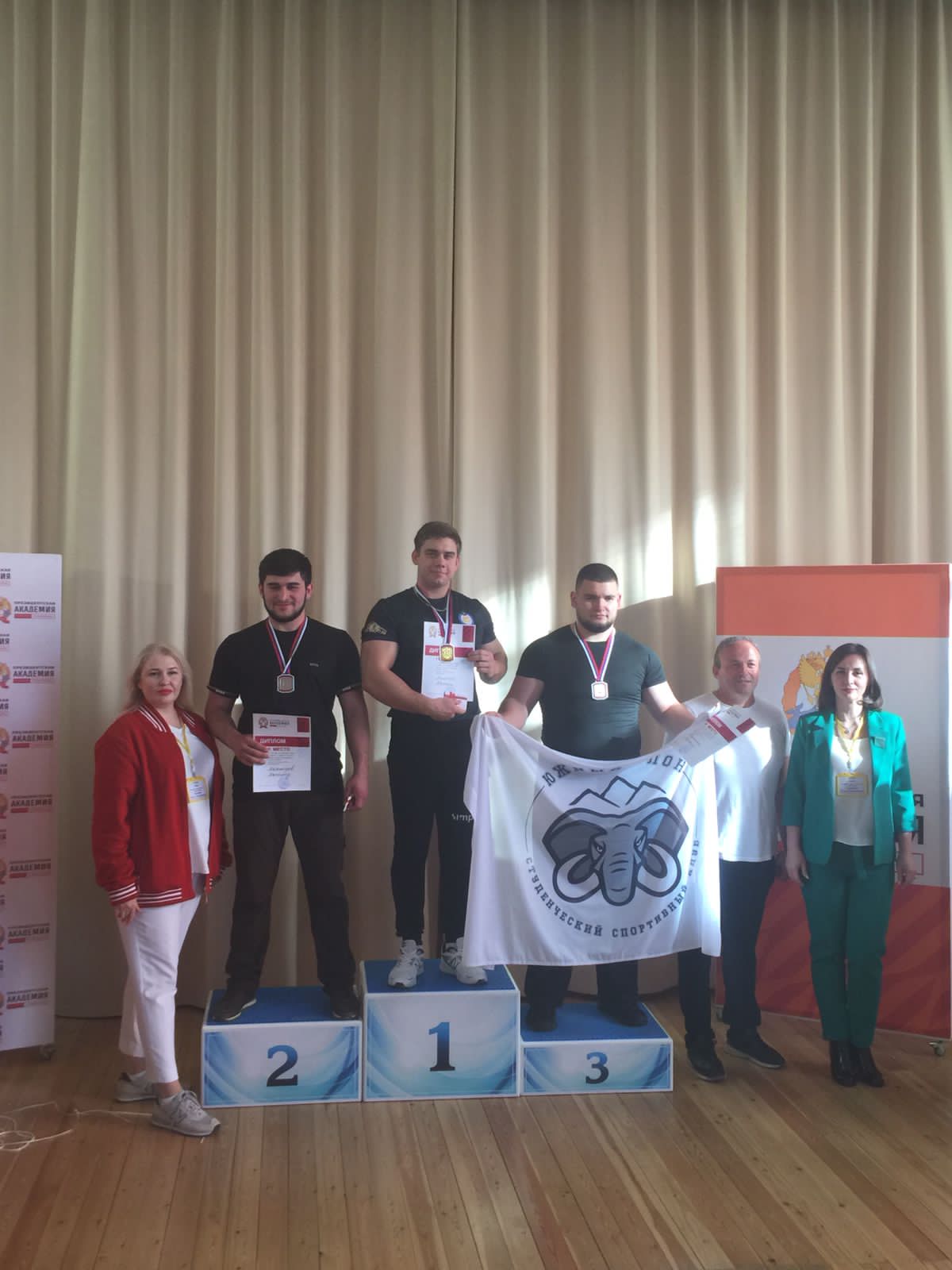 Студенты СтГАУ стали победителями регионального чемпионата по армрестлингу