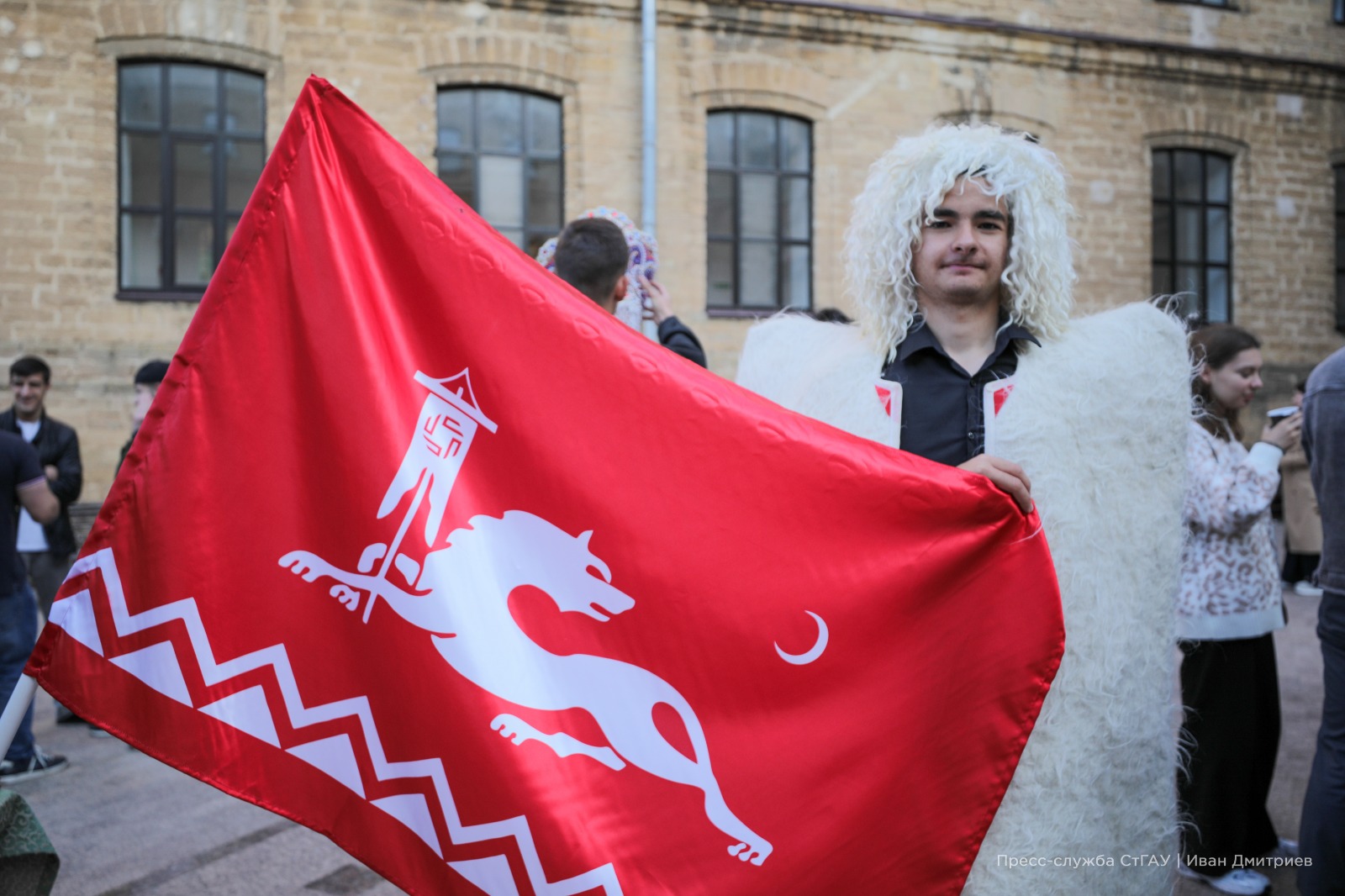 200 студентов СтГАУ приняли участие в праздновании Дня народного единства