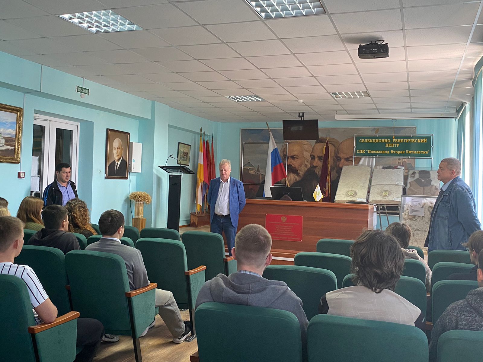 Студенты СтГАУ освоили технологию искусственного оплодотворения овец