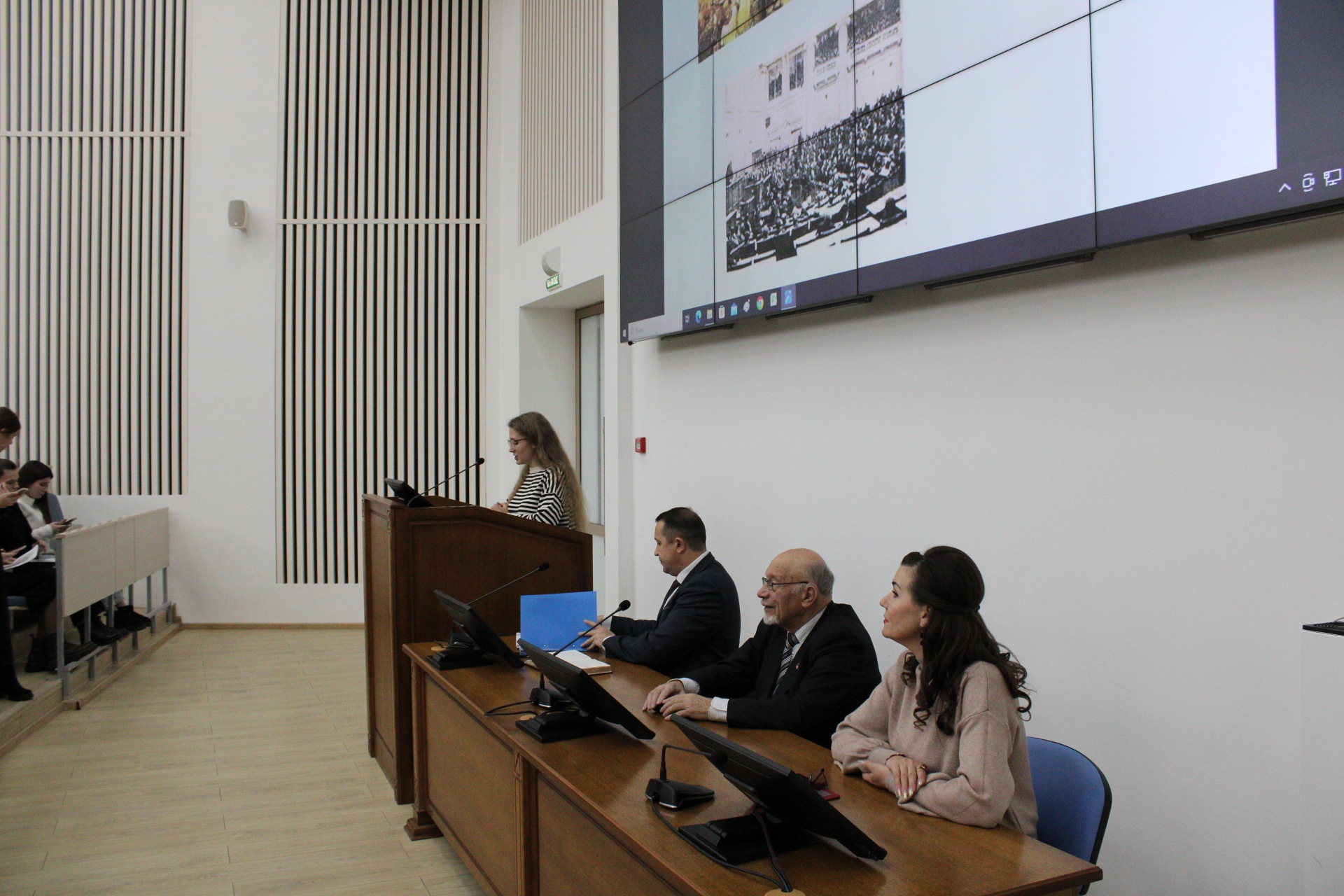 В СтГАУ прошел круглый стол к 30-летию Конституции