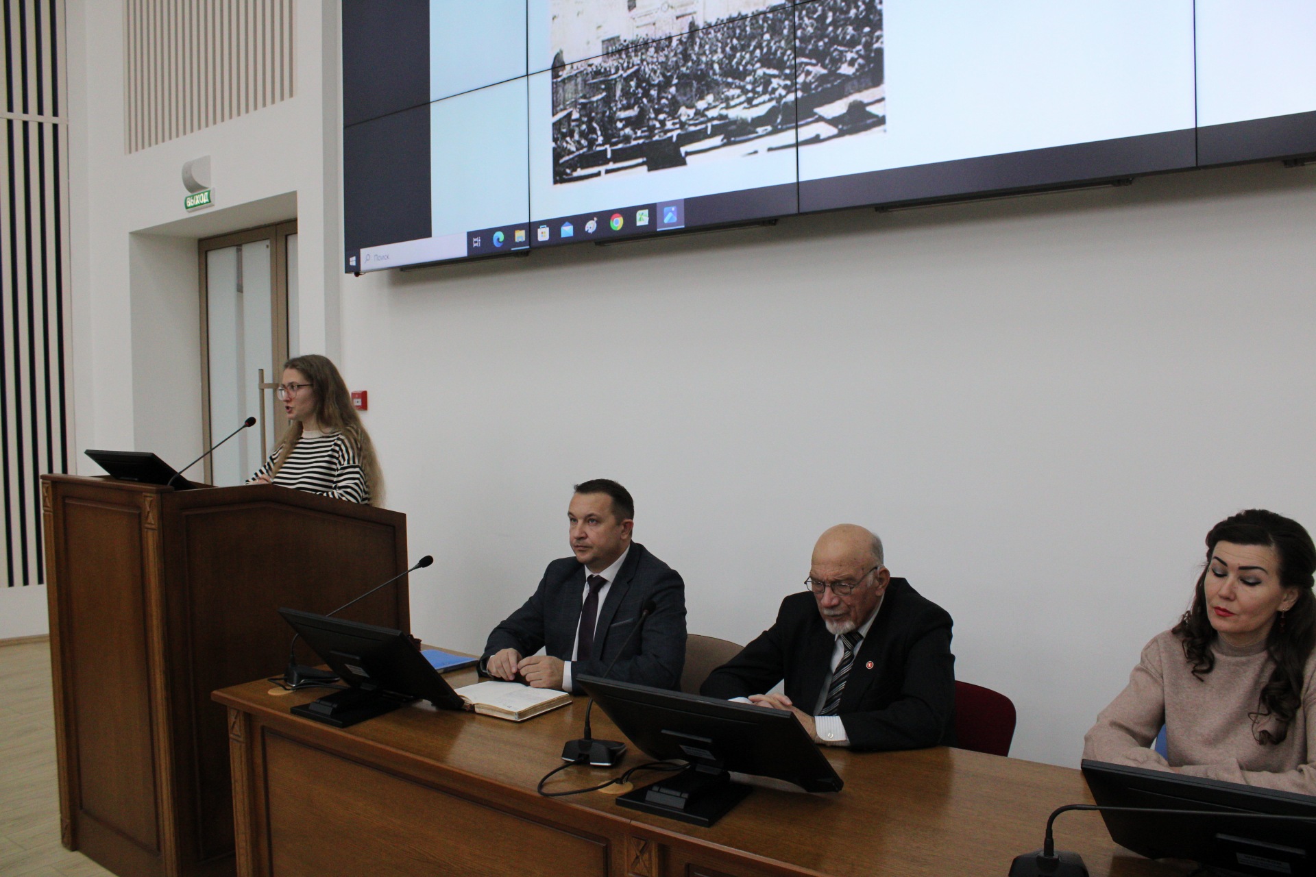 В СтГАУ прошел круглый стол к 30-летию Конституции