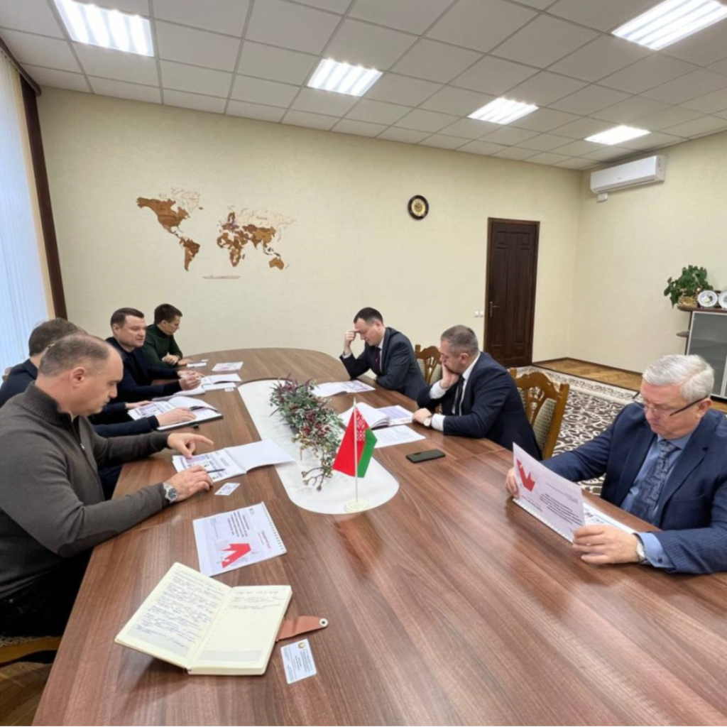 Владимир Ситников посетил племенное хозяйство в Минске