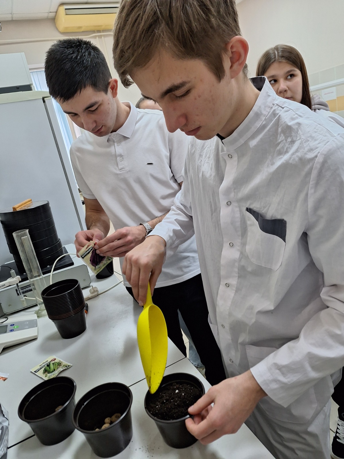 В СтГАУ прошел мастер-класс по посадке семян овощных и декоративных культур