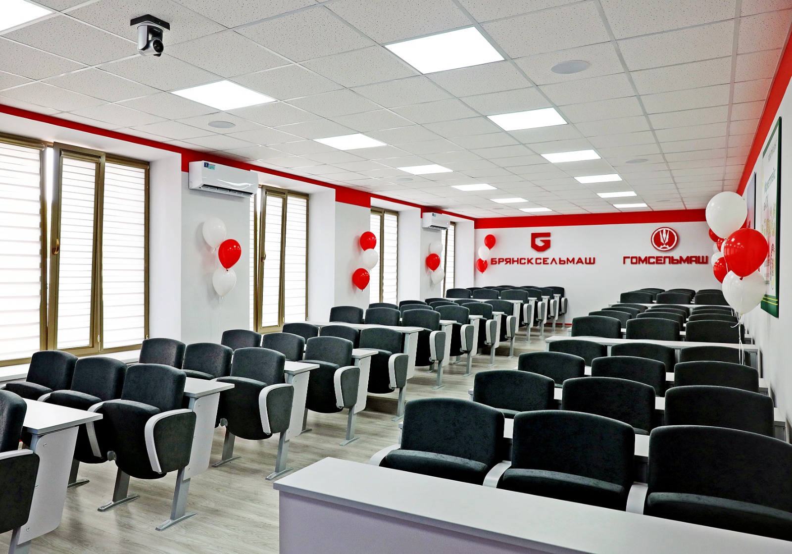 В СтГАУ открылась учебная аудитория заводов «Гомсельмаш» и «Брянсксельмаш»