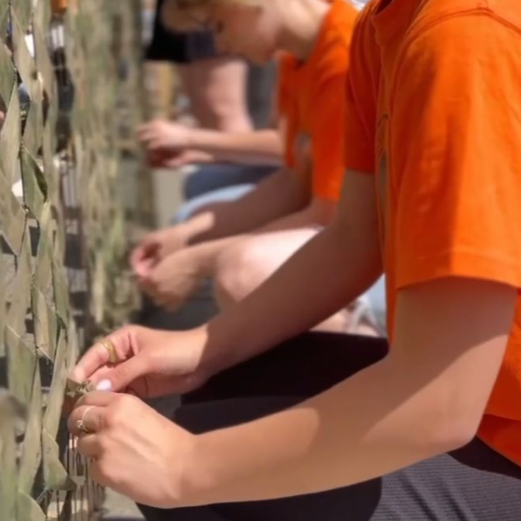 Студенты СтГАУ приняли участие в плетении маскировочных сетей для СВО