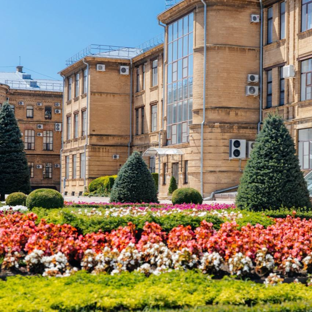 В СтГАУ завершается благоустройство территории к началу нового учебного года