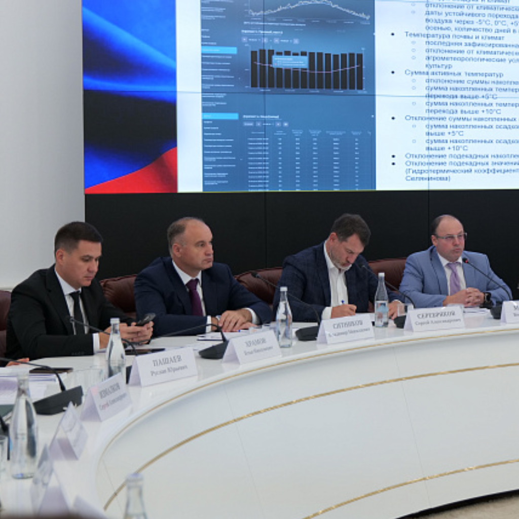 Владимир Ситников принимает участие в чемпионате России по пахоте в Саратове
