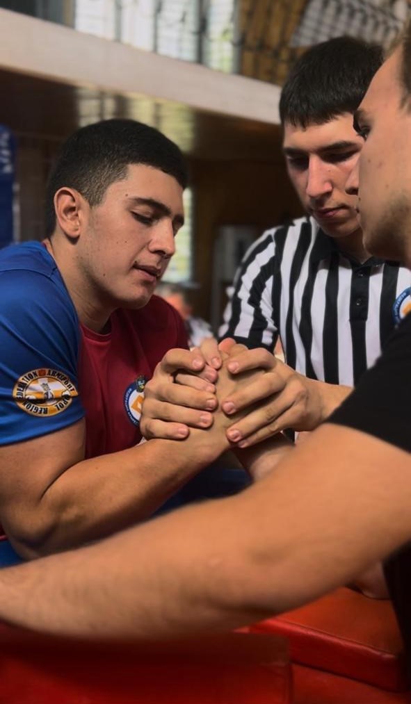 Студент СтГАУ стал победителем краевого чемпионата по армрестлингу