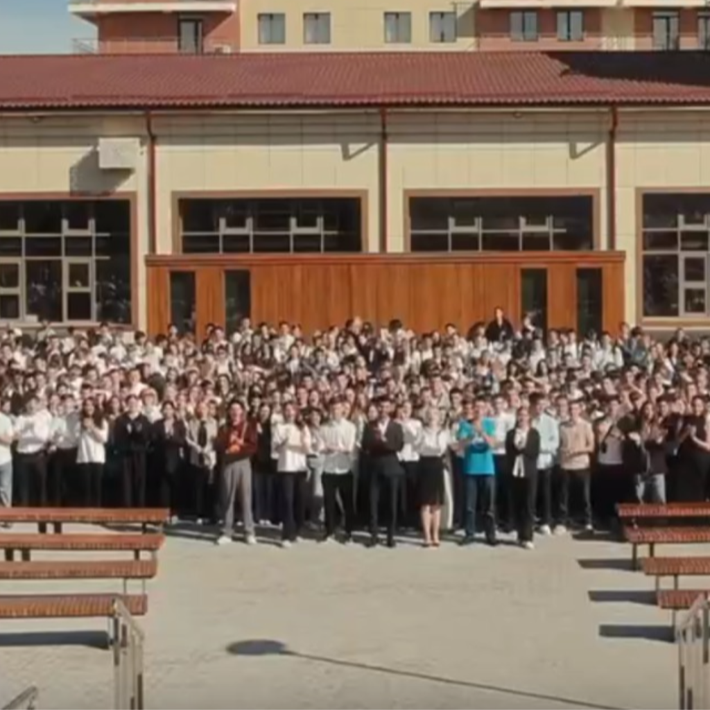 Студенты Ставропольского ГАУ поздравили с днем рождения Губернатора Владимира Владимирова