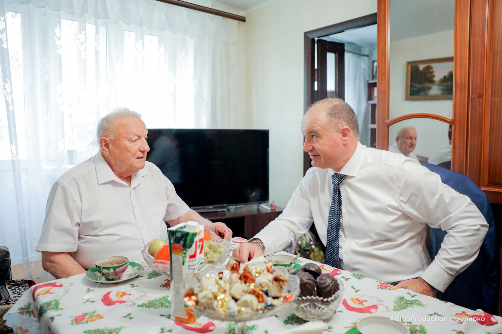 Владимир Ситников поздравил ветерана СтГАУ Георгия Дорожко с 87-летием