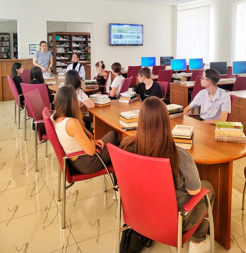 Первокурсники СтГАУ познакомились с библиотекой университета