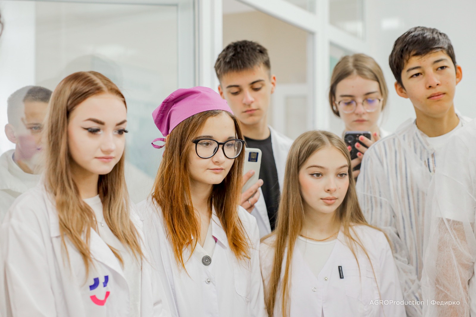 StGAU students study bird anatomy with experts from GAP Resource