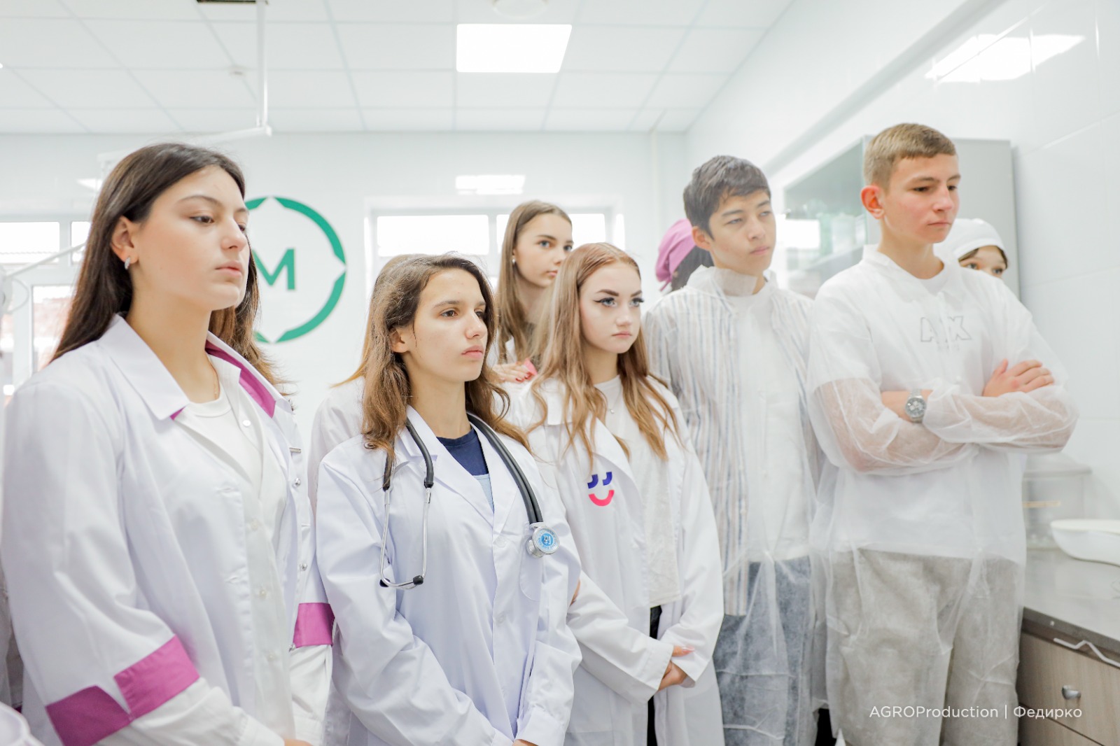 StGAU students study bird anatomy with experts from GAP Resource