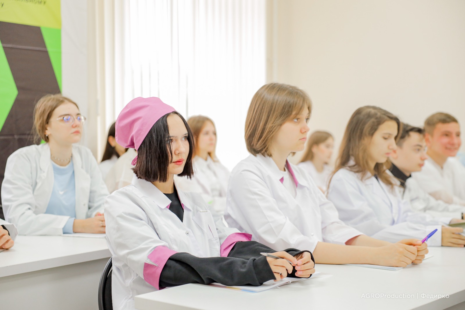 StGAU students study bird anatomy with experts from GAP Resource