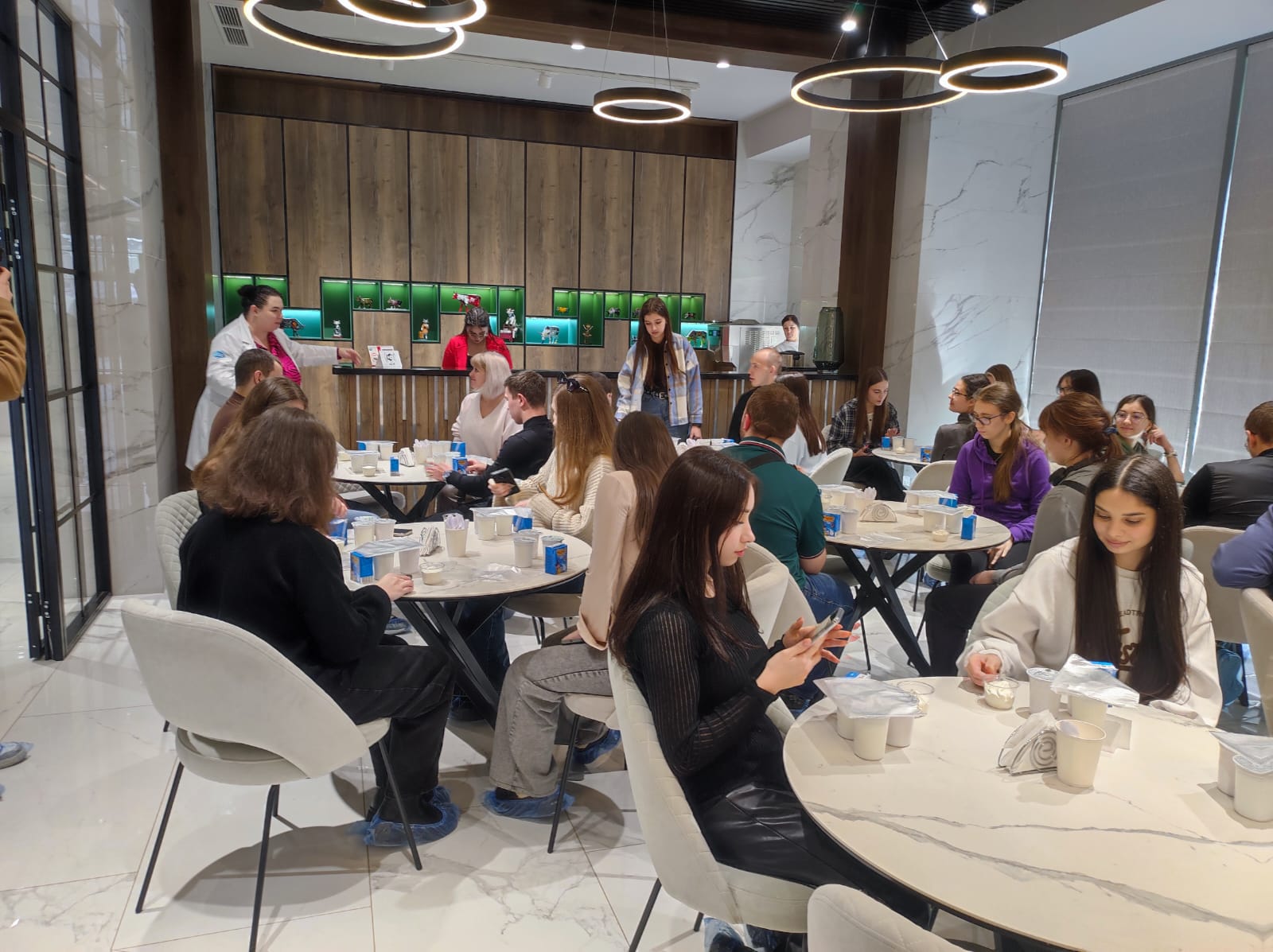 Студенты СтГАУ изучили организацию производственных процессов на крупном молочном заводе