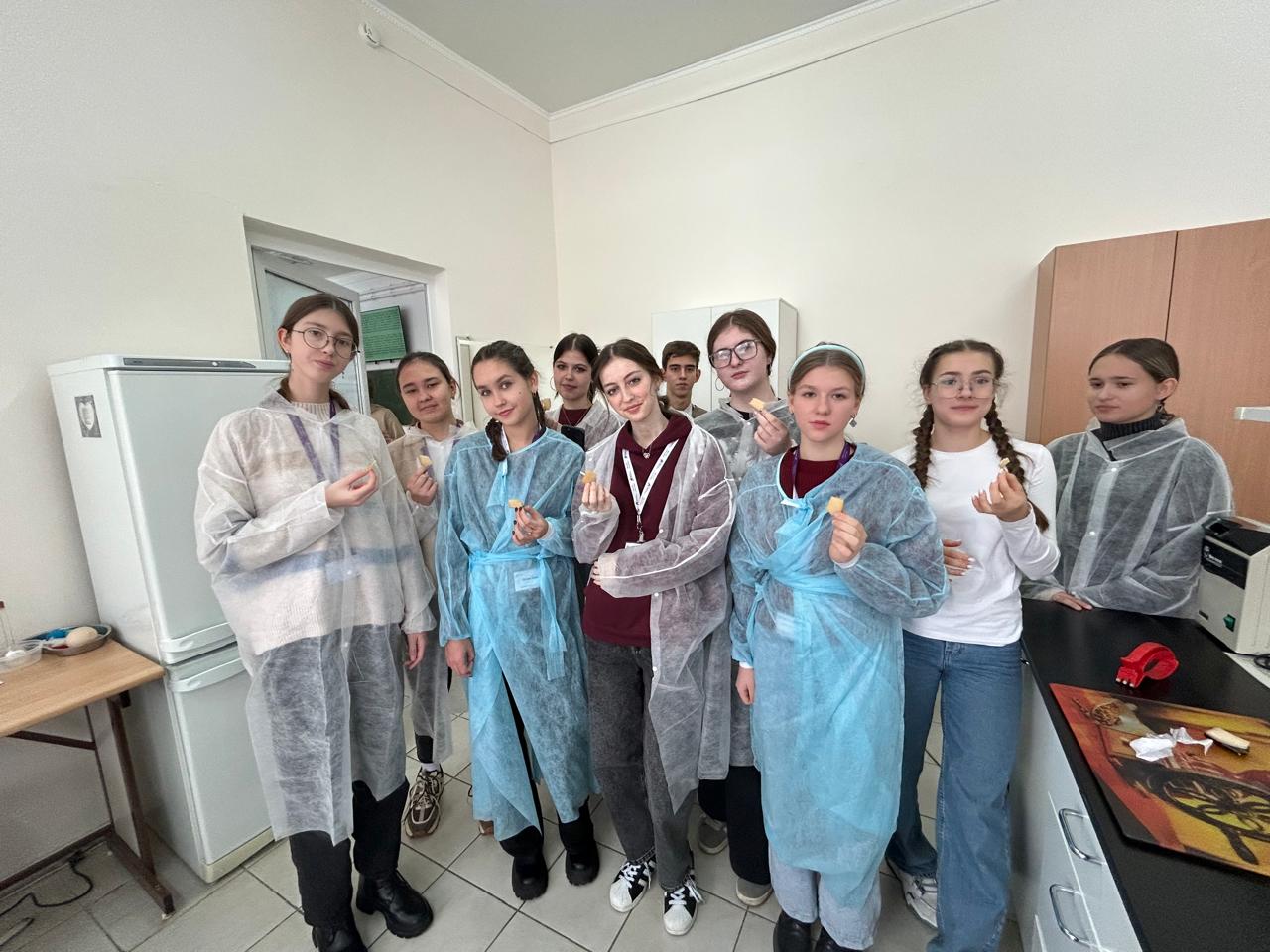 Ученые СтГАУ провели мастер-класс по ветеринарно-санитарной экспертизе в «Сириус 26»