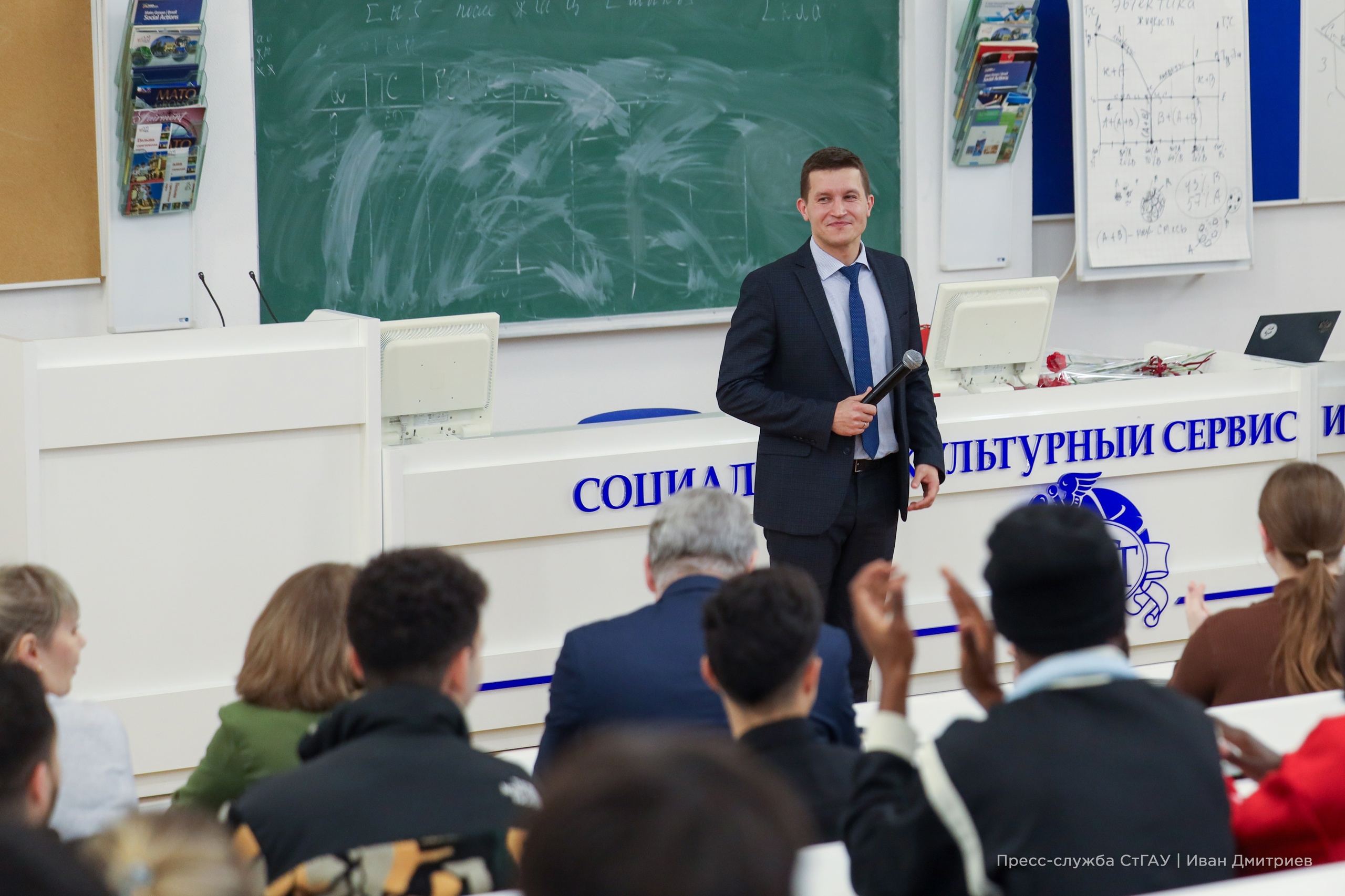 В СтГАУ познакомили иностранных студентов с русскими новогодними традициями