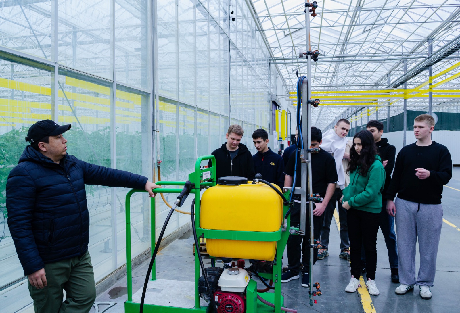 Студенты СтГАУ изучили современные технологии ухода за растениями на базе холдинга "ЭКО-культура"