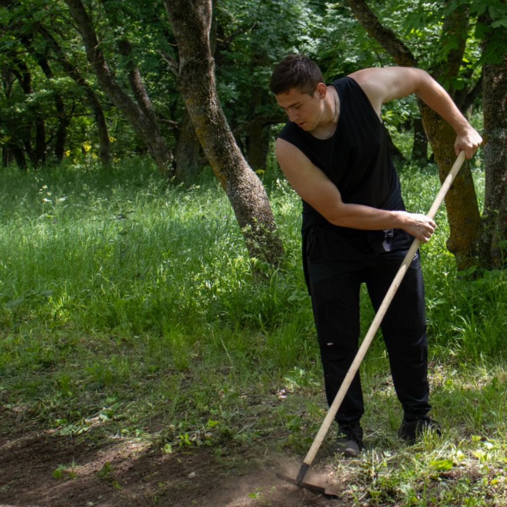 Студенты СтГАУ очистили экологическую тропу в Александровском заказнике