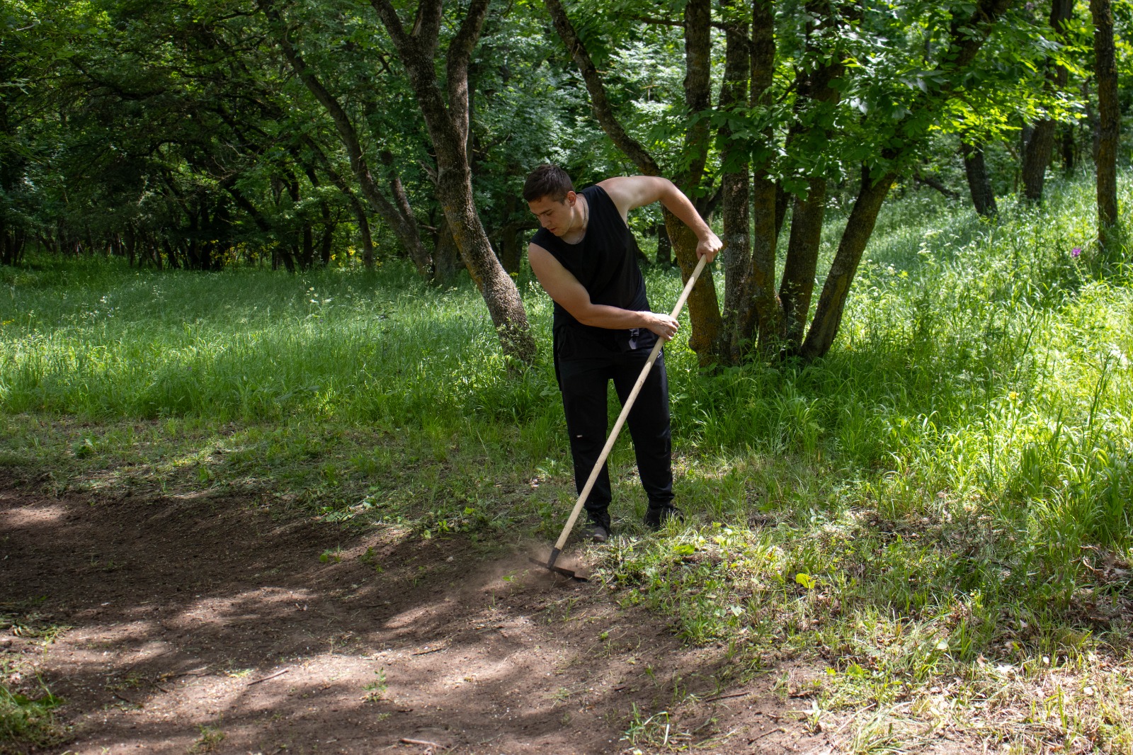 Студенты СтГАУ очистили экологическую тропу в Александровском заказнике