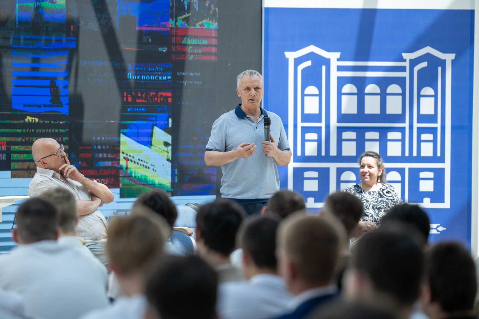 В СтГАУ прошла встреча с российскими писателями