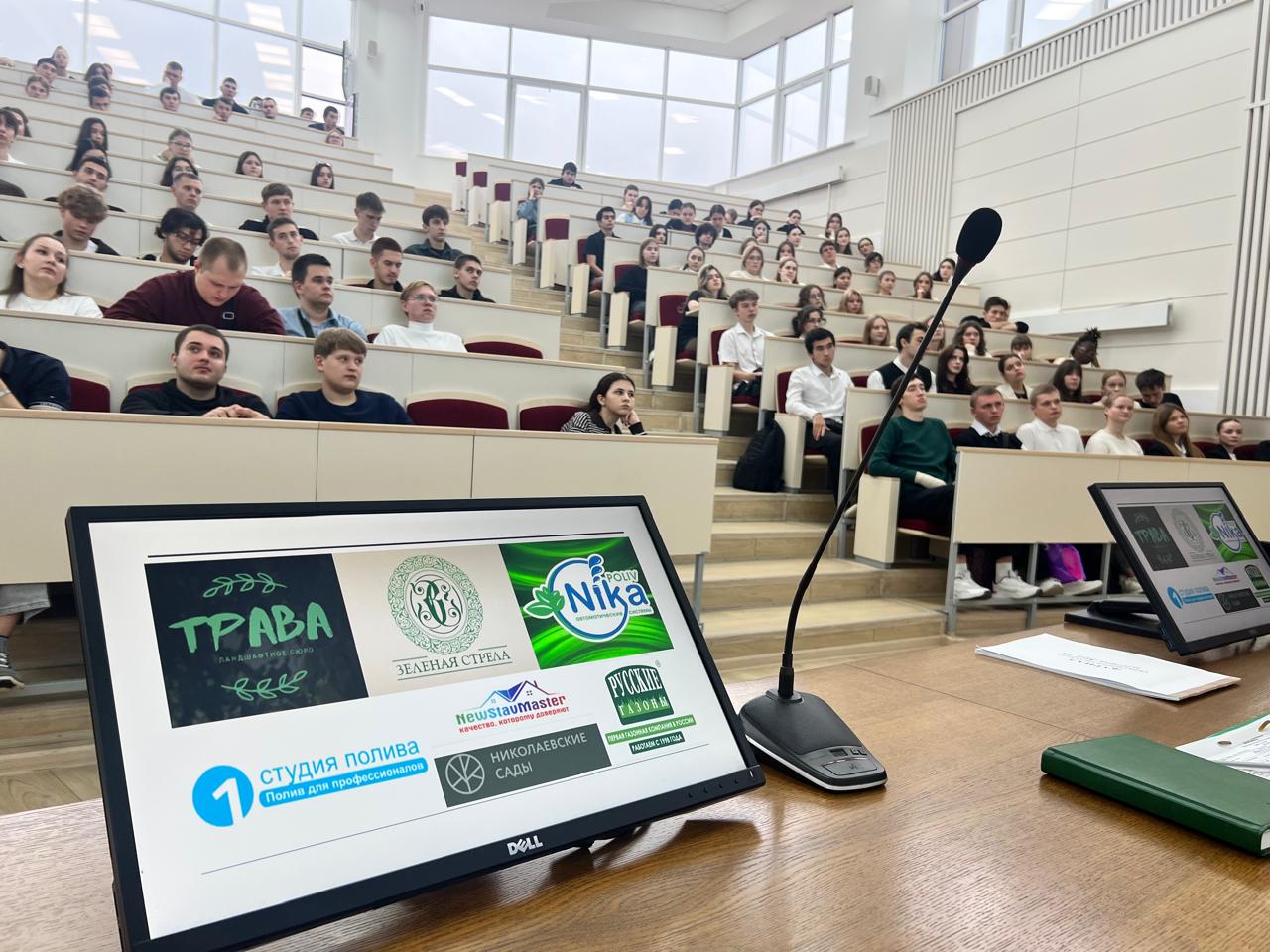 Первокурсники СтГАУ встретились с успешными выпускниками