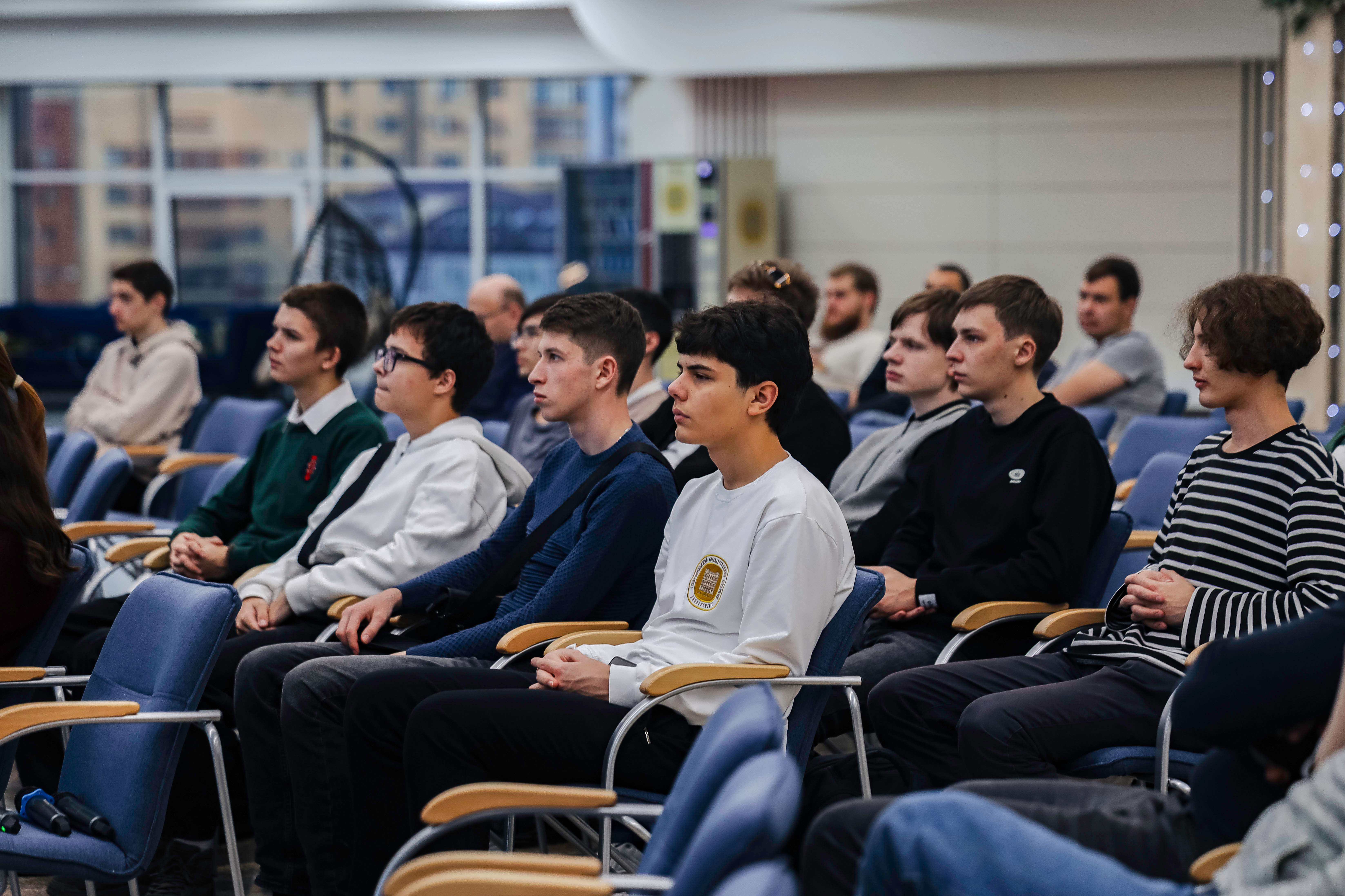 В СтГАУ прошёл мастер-класс по роботизированным манипуляторам для решения задач тепличных комплексов