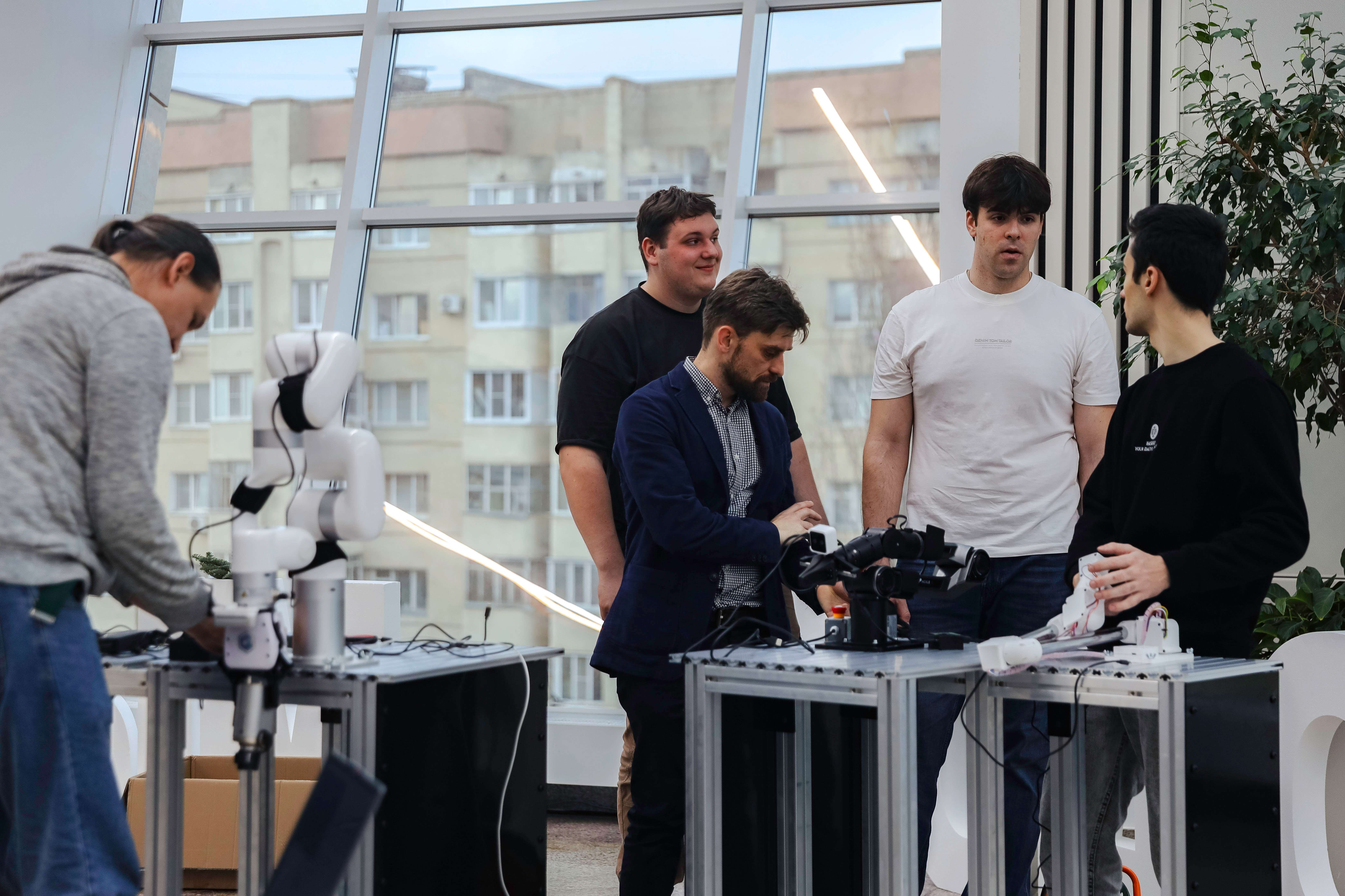 В СтГАУ прошёл мастер-класс по роботизированным манипуляторам для решения задач тепличных комплексов