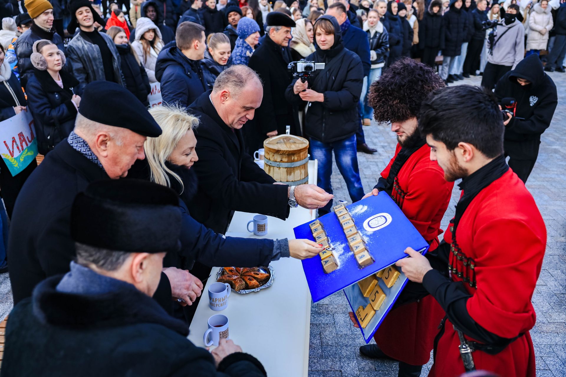 Татьянин день в СтГАУ: сани в цветах России, сахар в зачётках и конь 2026 года