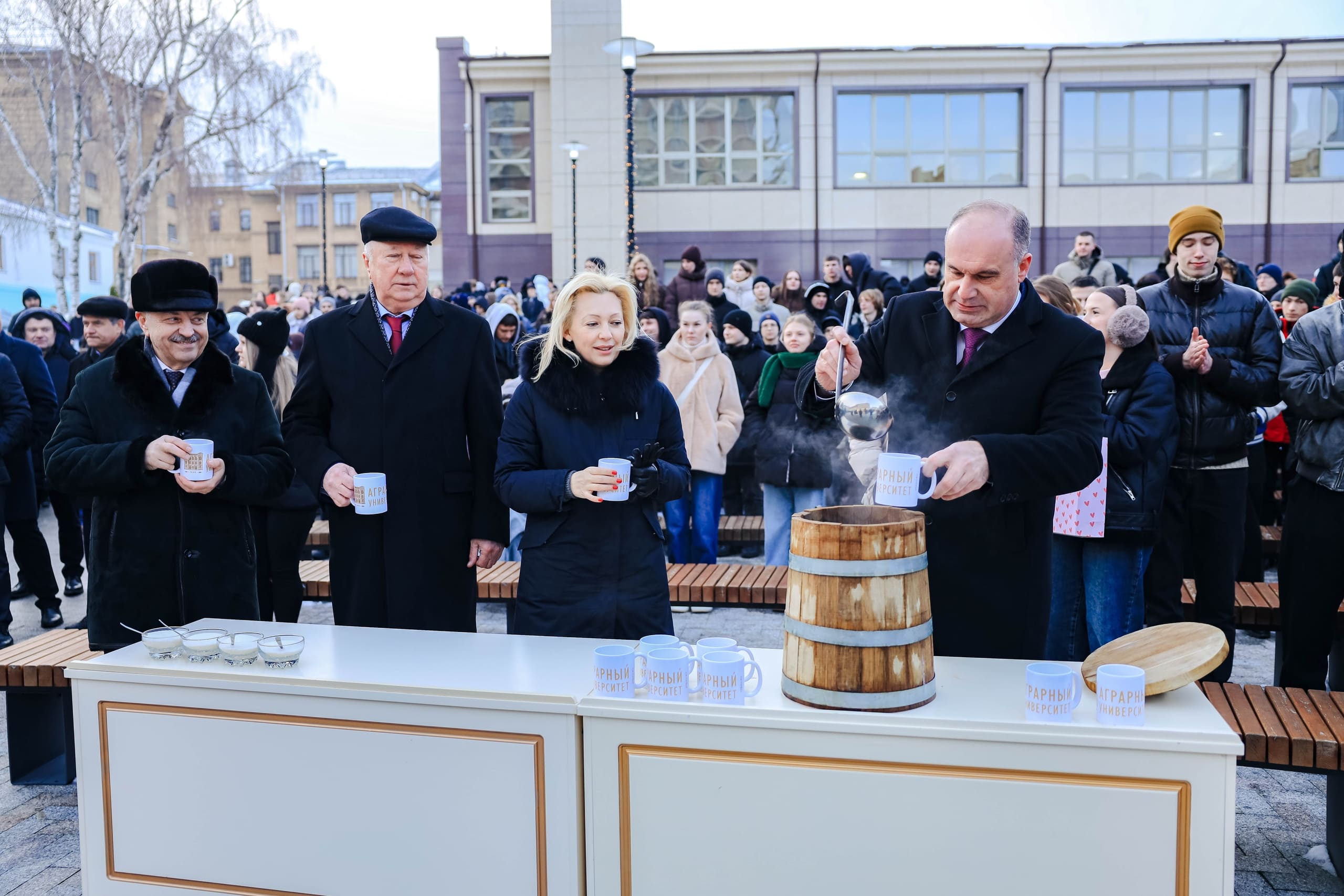 Татьянин день в СтГАУ: сани в цветах России, сахар в зачётках и конь 2026 года