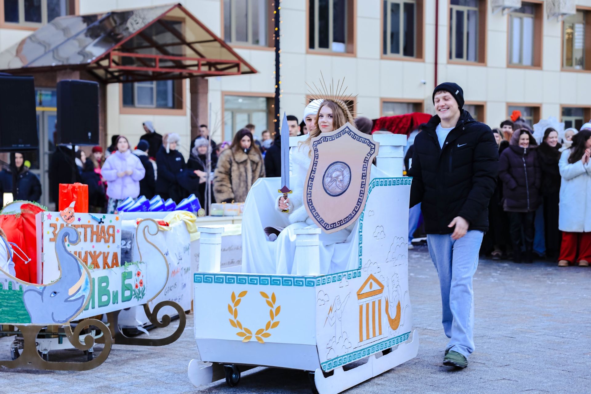 Татьянин день в СтГАУ: сани в цветах России, сахар в зачётках и конь 2026 года