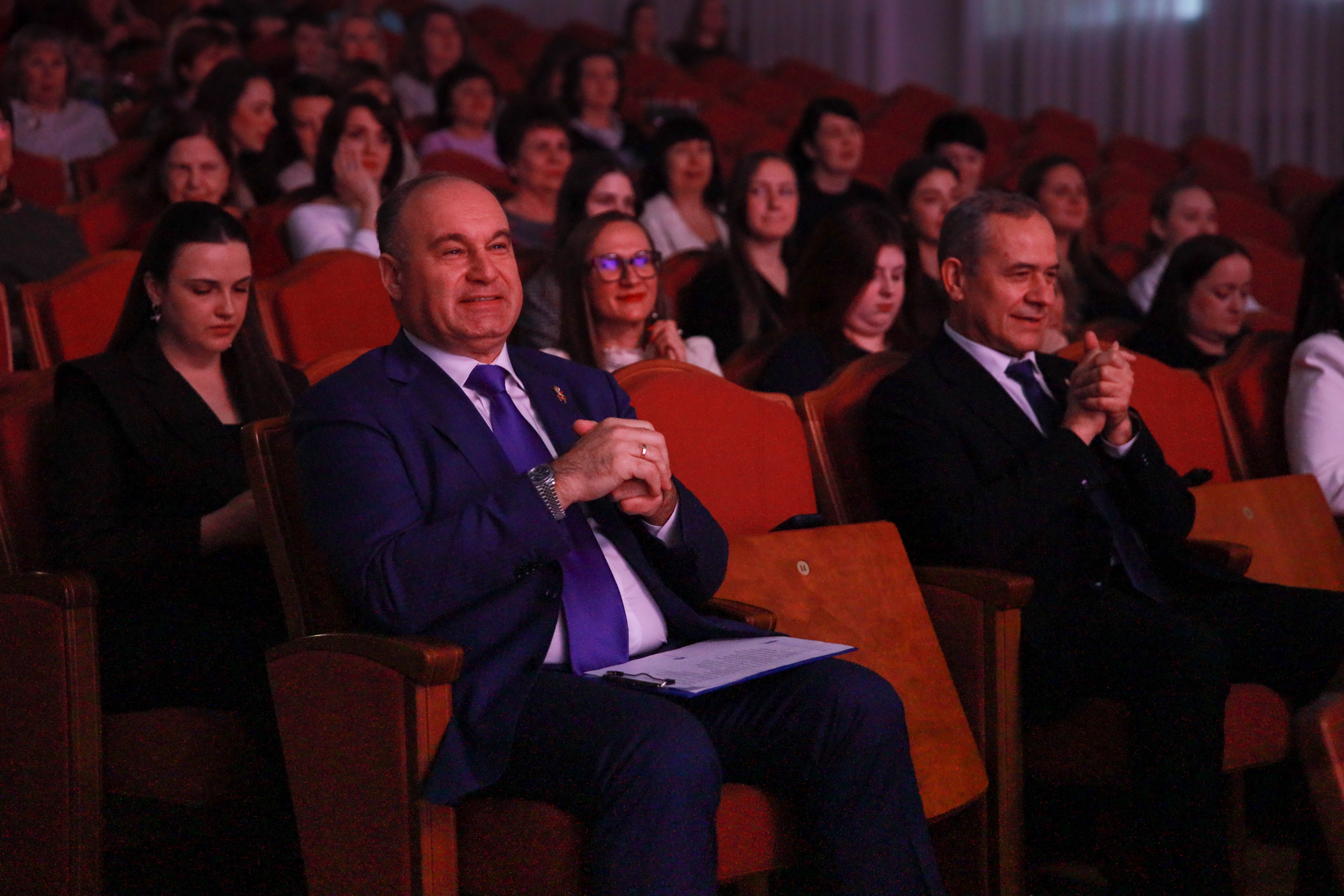 В СтГАУ поздравили сотрудниц с Международным женским днём