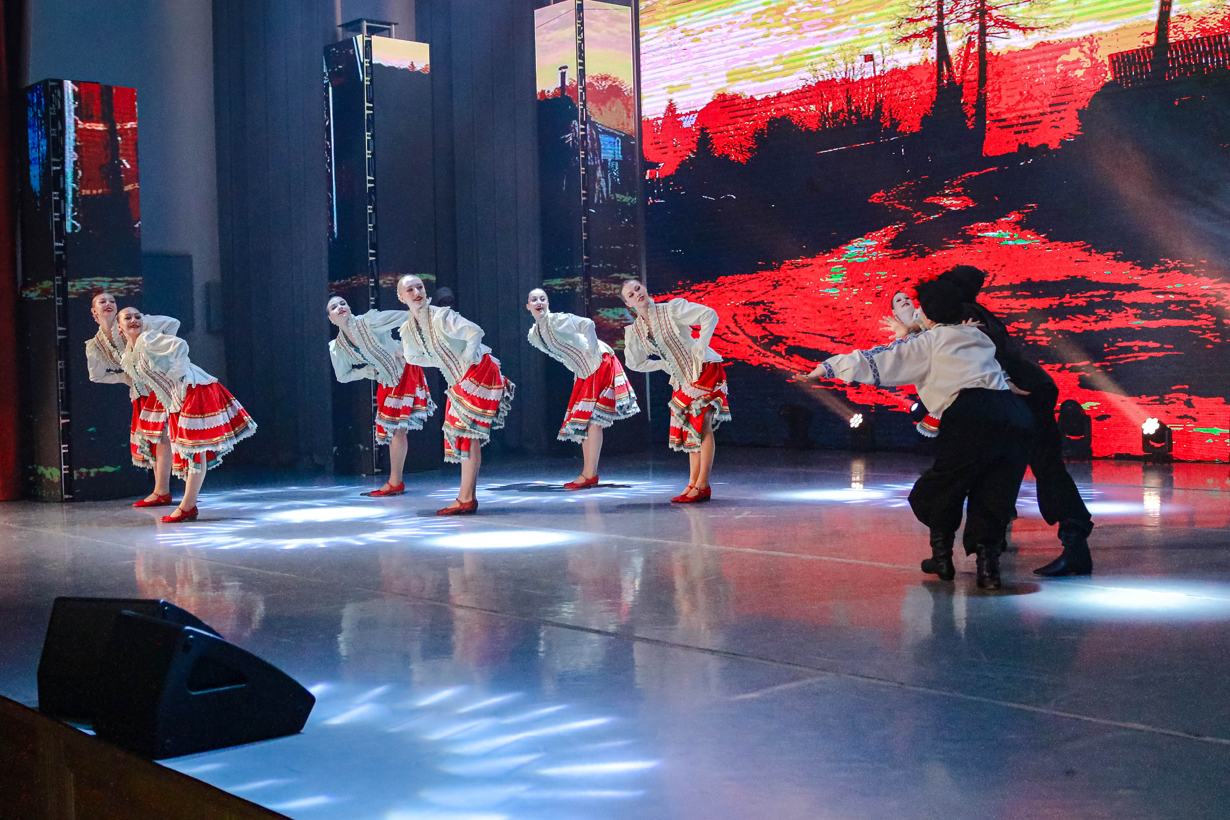 В СтГАУ поздравили сотрудниц с Международным женским днём