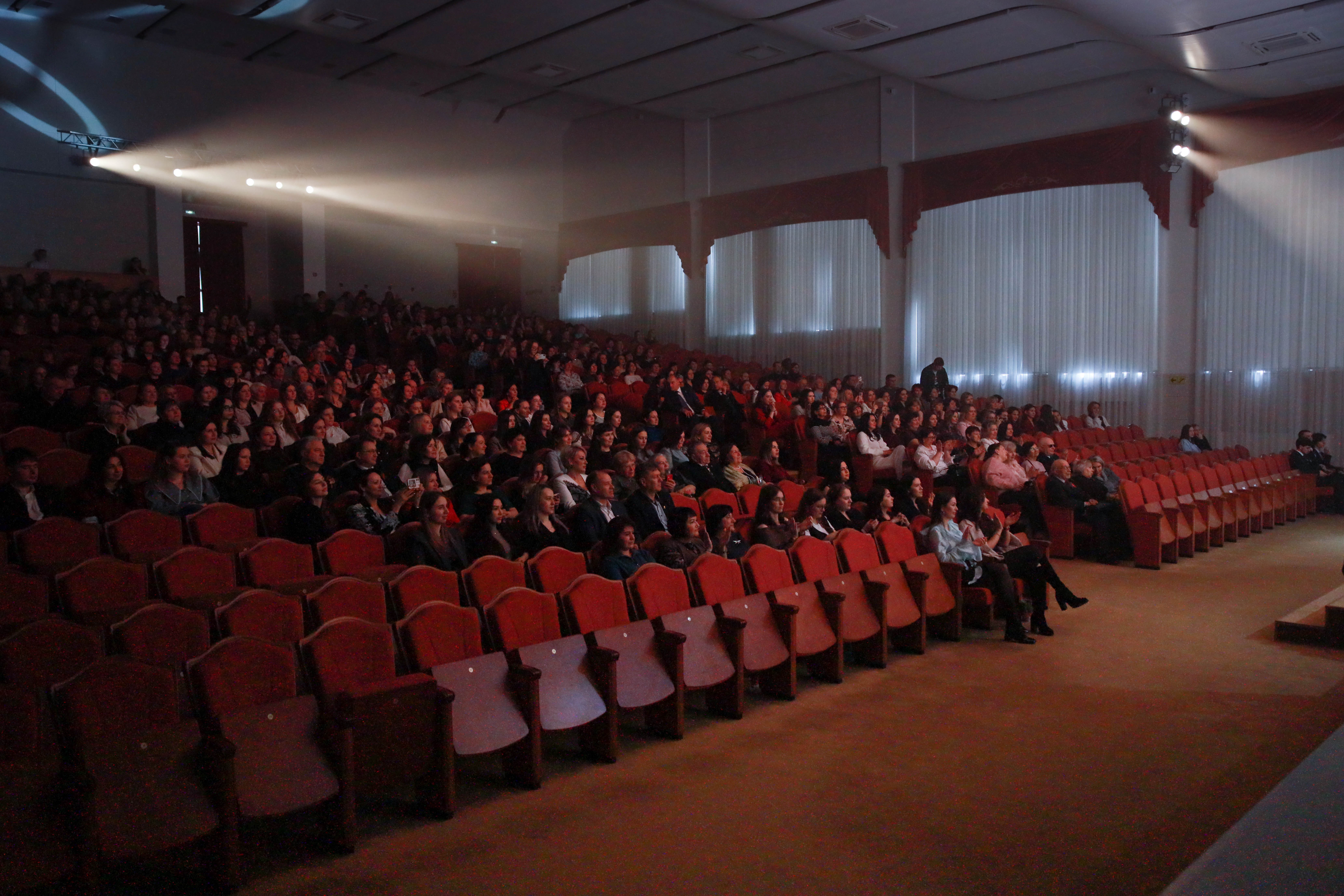 В СтГАУ поздравили сотрудниц с Международным женским днём