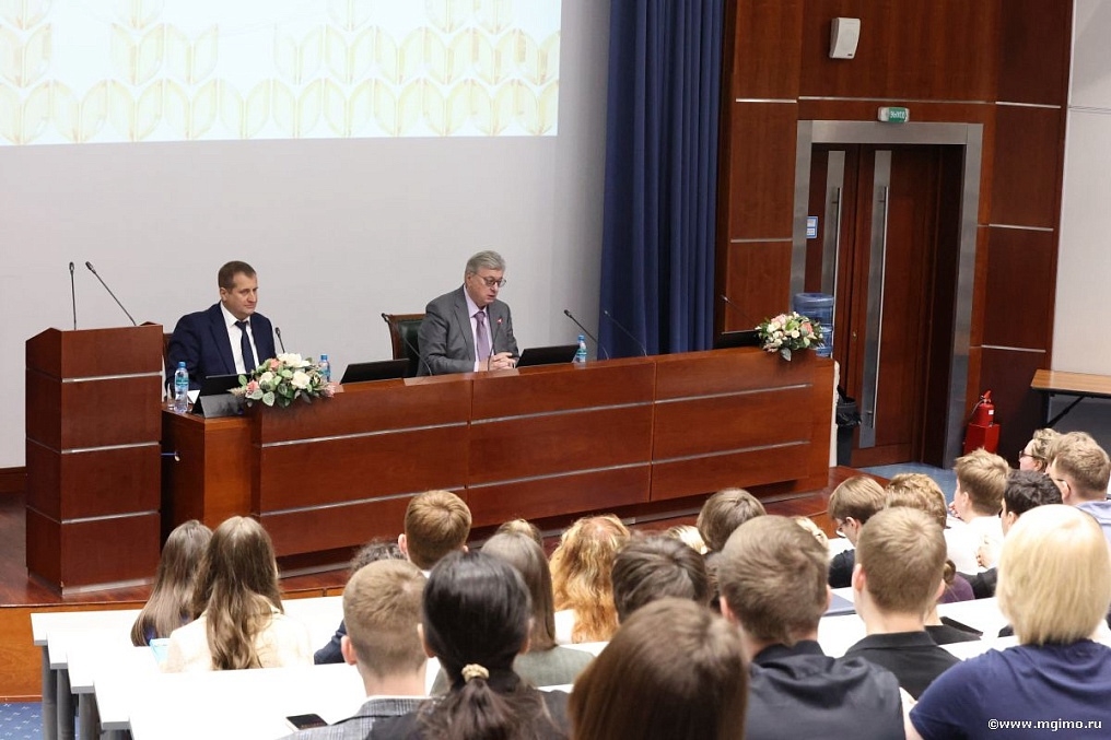 Студенты сетевых программ СтГАУ и МГИМО встретились с ректором Анатолием Торкуновым