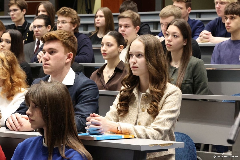 Студенты сетевых программ СтГАУ и МГИМО встретились с ректором Анатолием Торкуновым