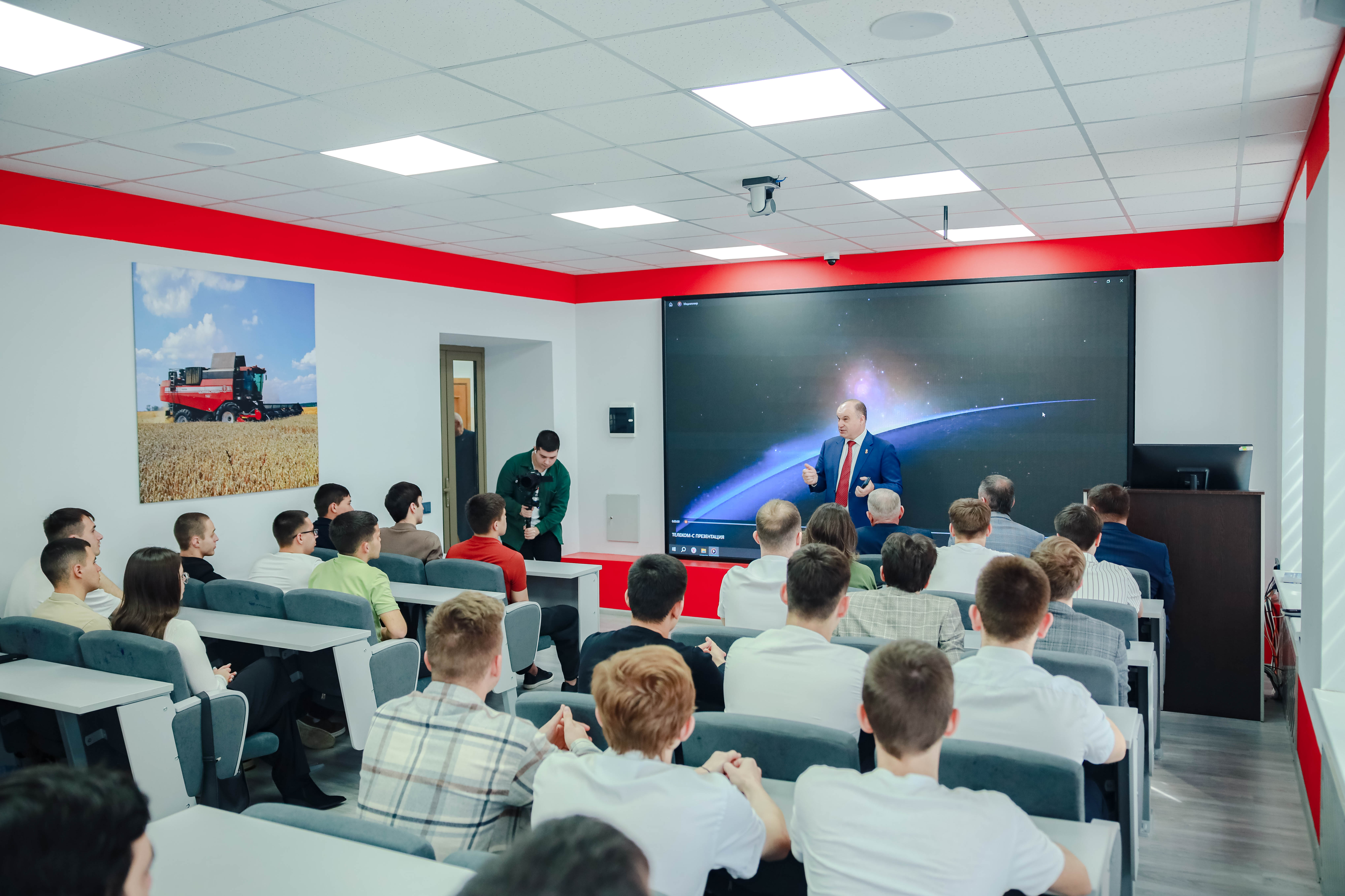 Ректор СтГАУ совместно с генеральным директором «Телеком-С» провели встречу со студентами